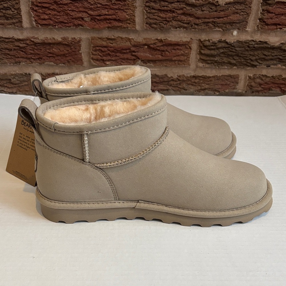 Women’s Vegan BearPaw Boots Size 10 NWT